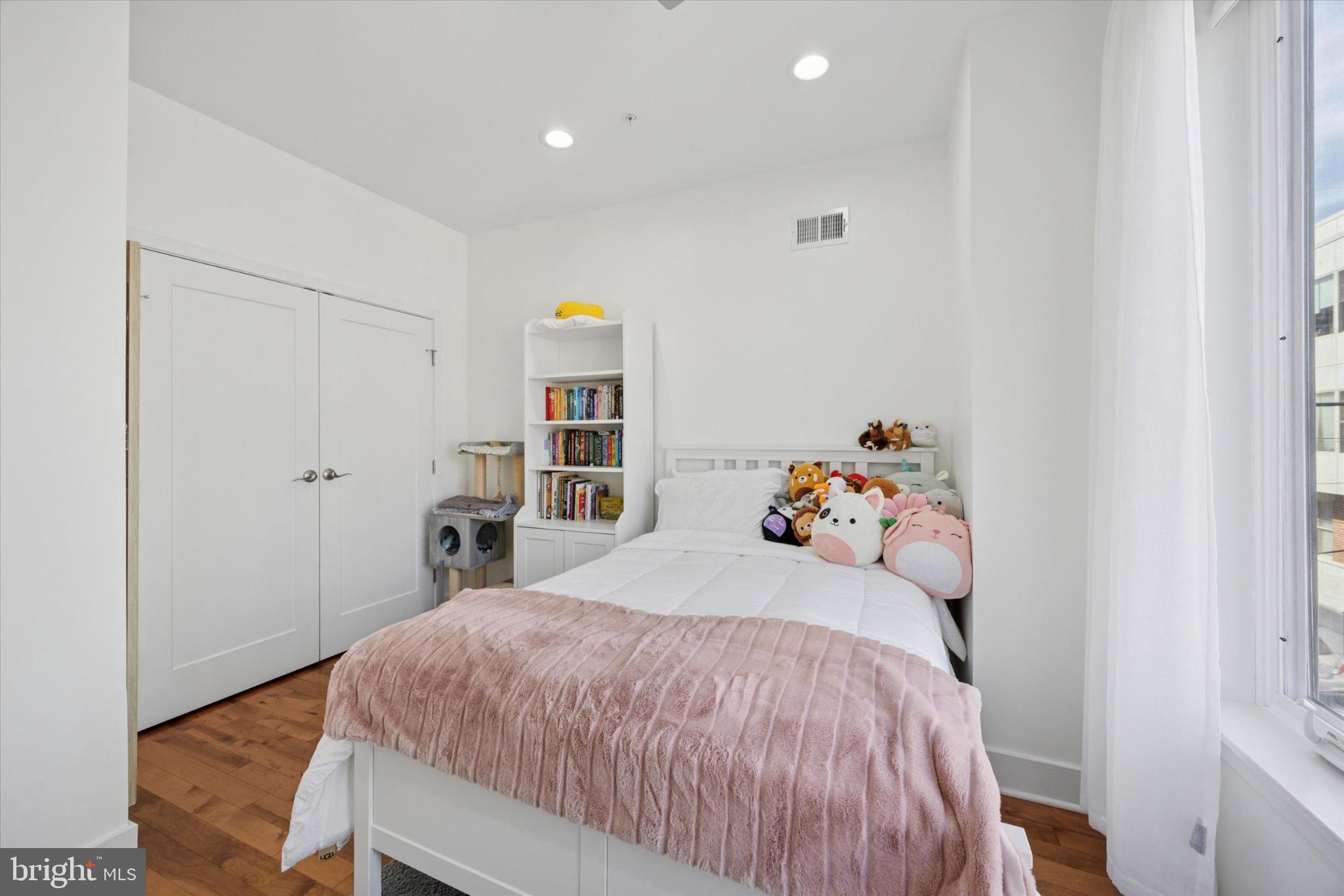 POINT BREEZE - Residential