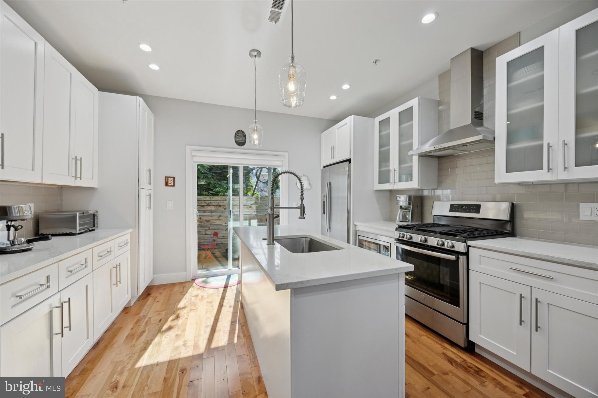 POINT BREEZE - Residential