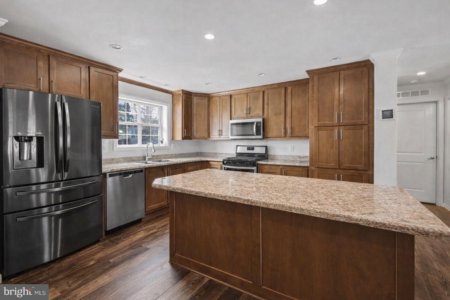 MELODYLAKESCNTRYCLUB - Residential