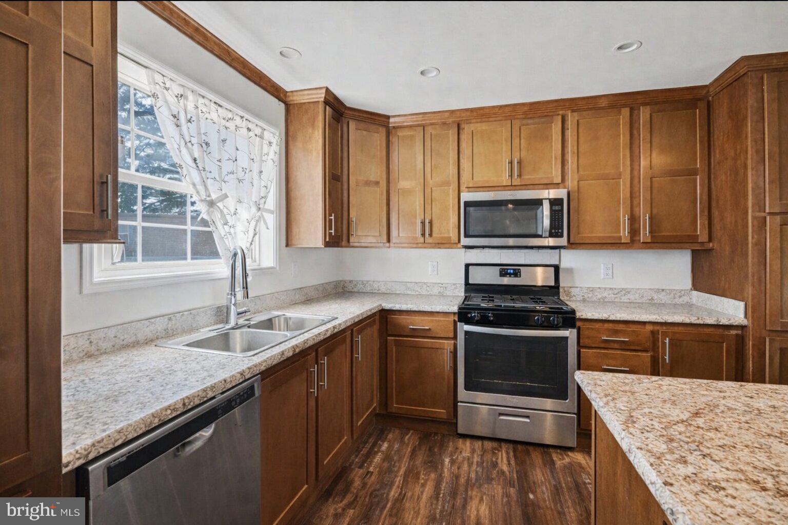 MELODYLAKESCNTRYCLUB - Residential