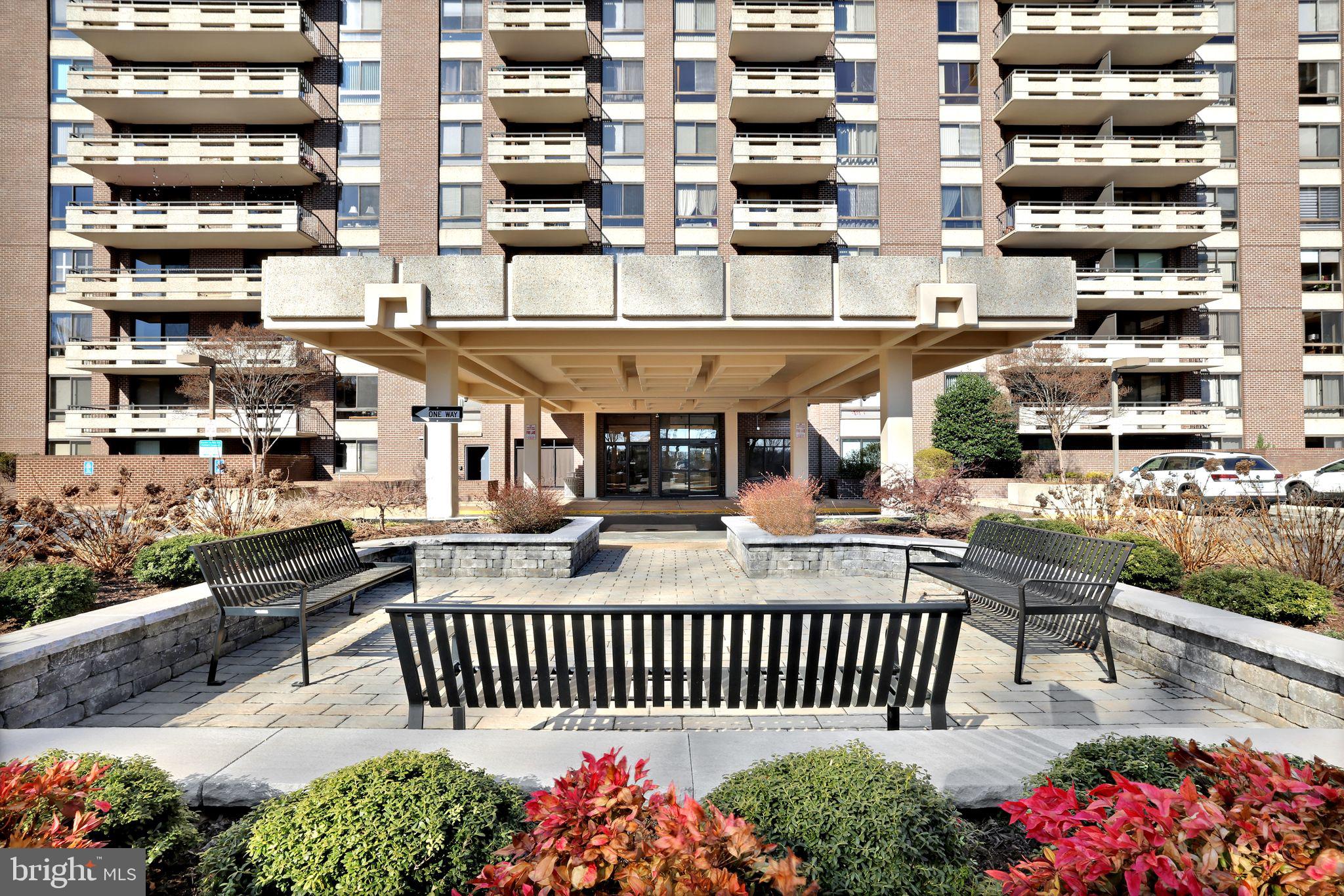1808 OLD MEADOW ROAD 1015