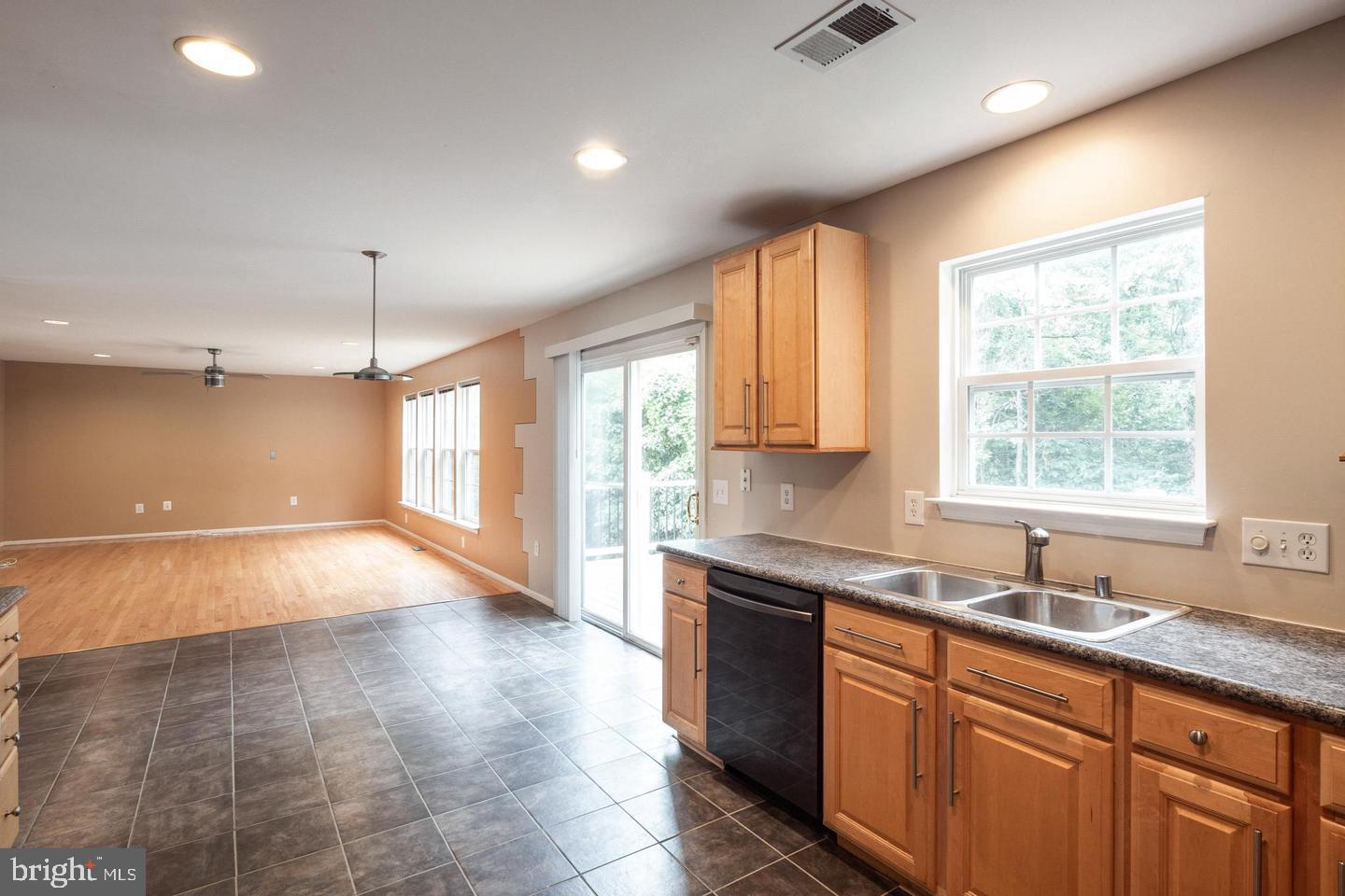 ENGLAND RUN NORTH - Residential Lease