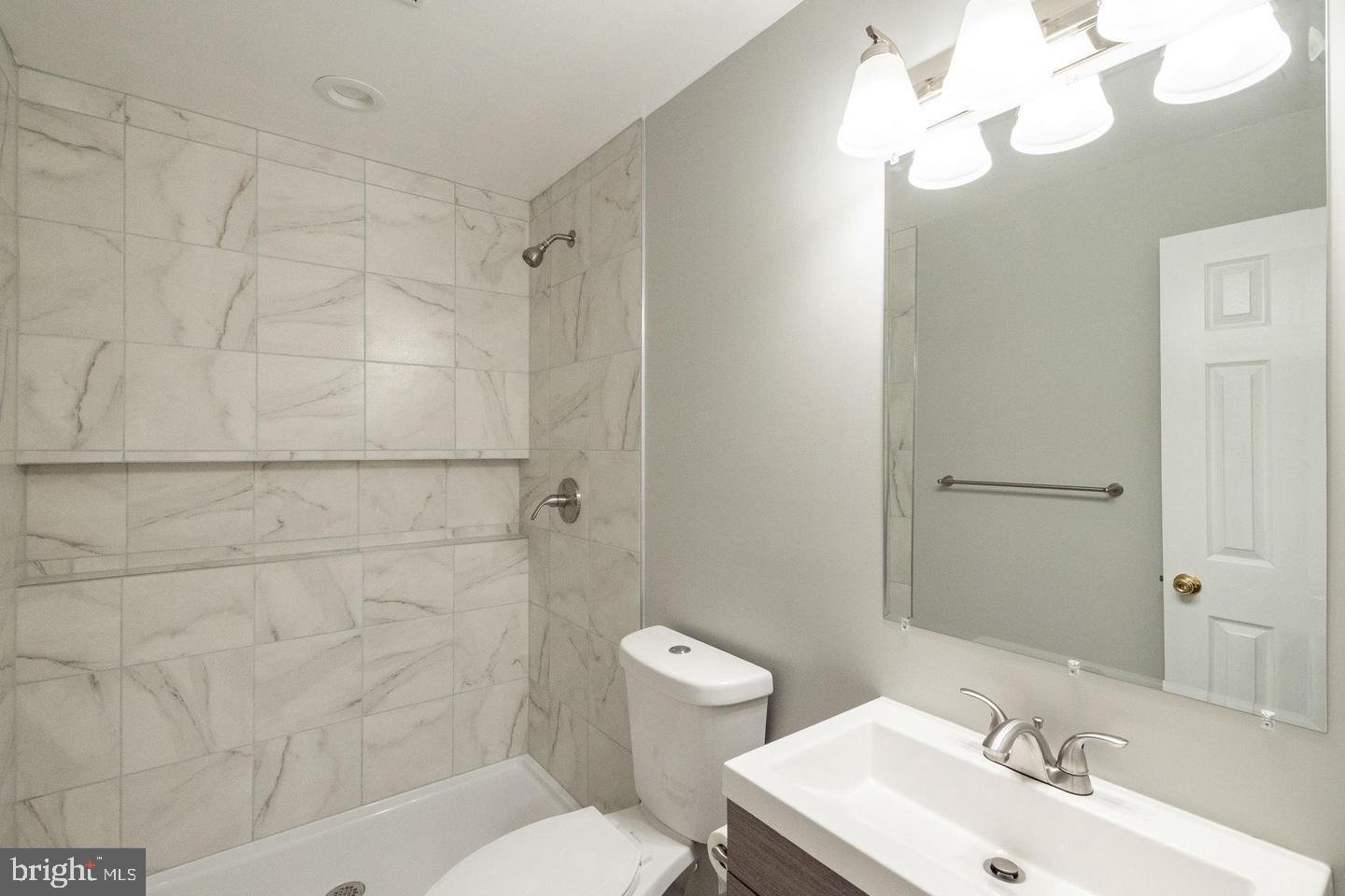 ENGLAND RUN NORTH - Residential Lease