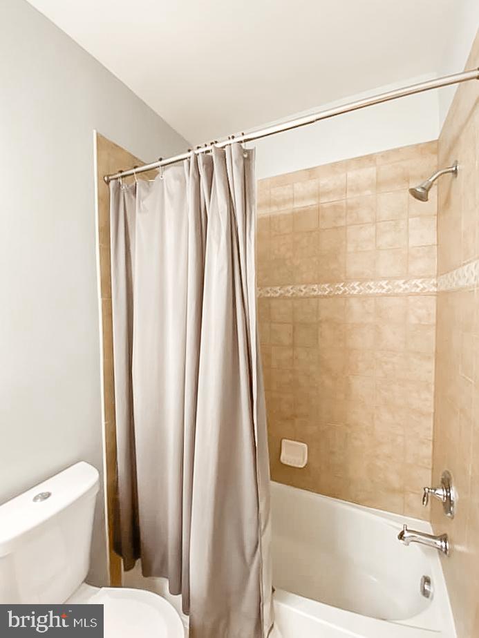 RESIDENCES AT BRAMBLETON - Residential Lease