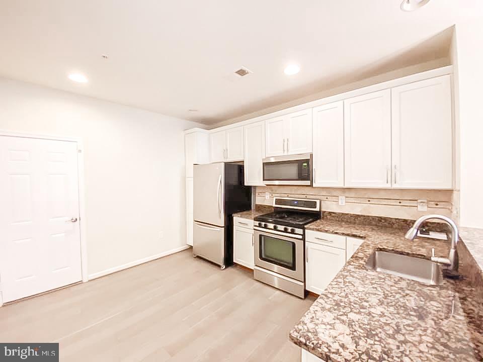 RESIDENCES AT BRAMBLETON - Residential Lease