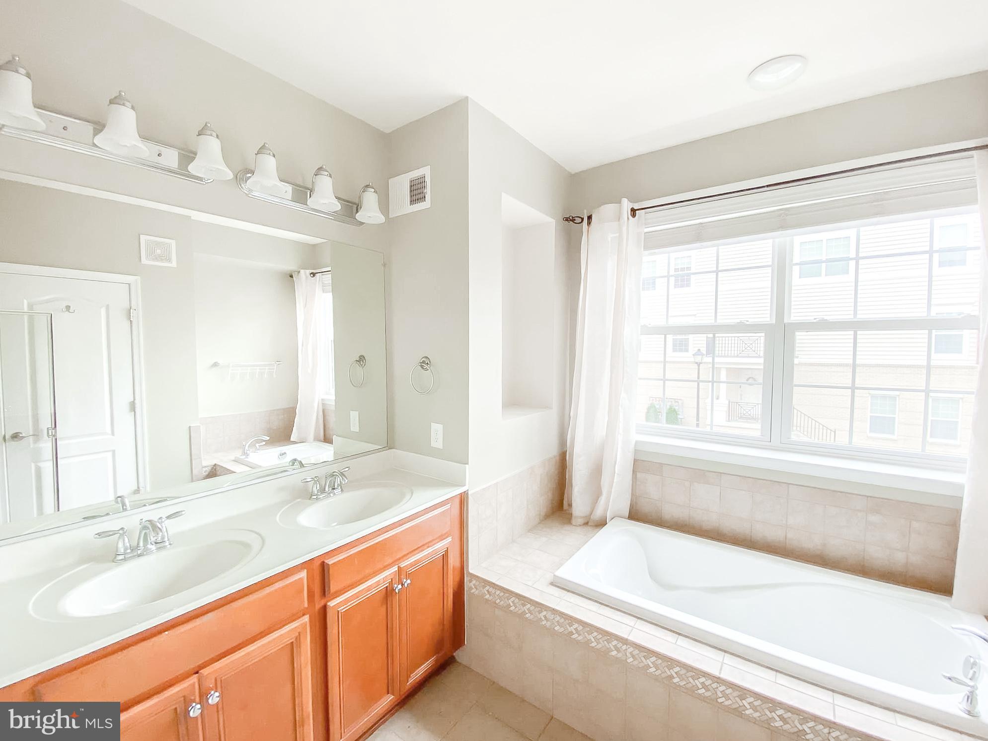 RESIDENCES AT BRAMBLETON - Residential Lease