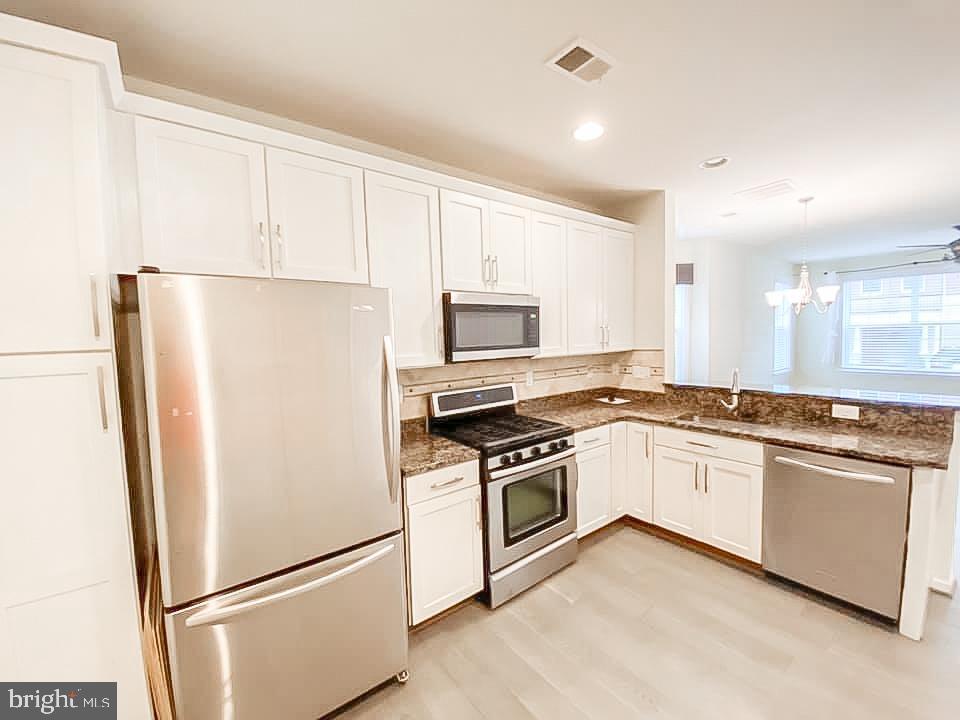 RESIDENCES AT BRAMBLETON - Residential Lease