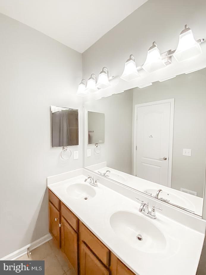 RESIDENCES AT BRAMBLETON - Residential Lease