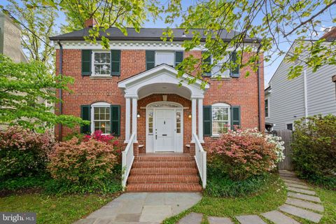 Photo of 7820 Custer Road, BETHESDA, MD 20814 (MLS # MDMC2177152) Photo of 7820 Custer Road, BETHESDA, MD 20814 (MLS # MDMC2177152)