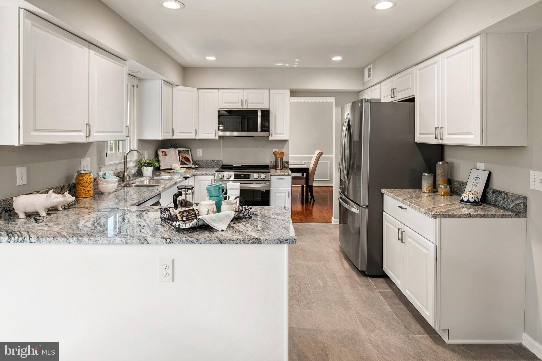 NAPLES MANOR - Residential