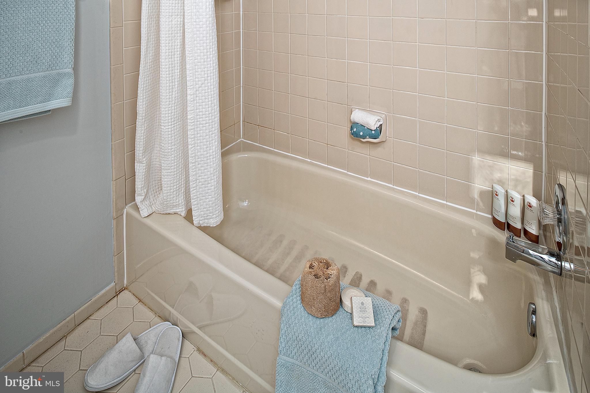 NAPLES MANOR - Residential