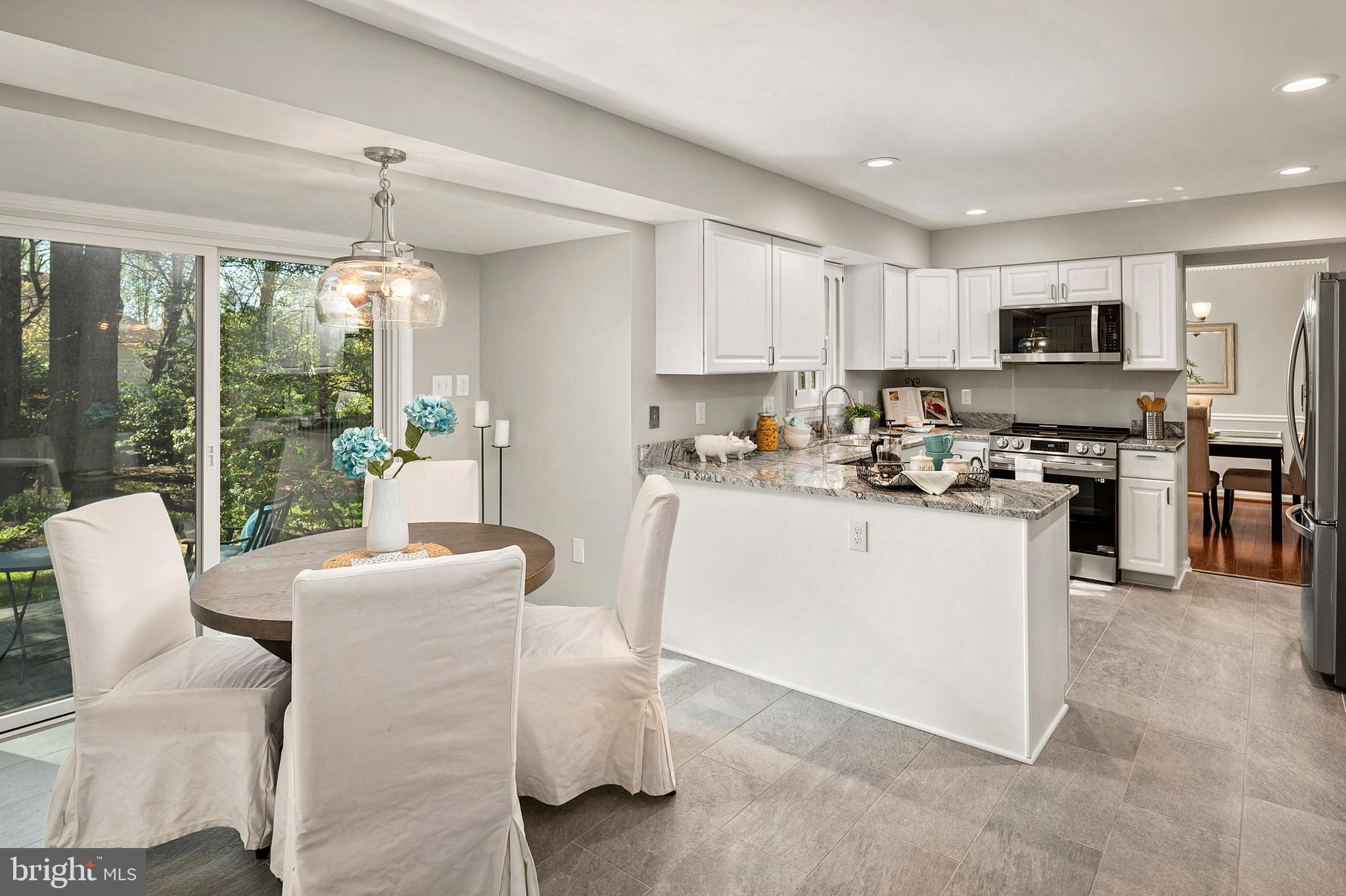 NAPLES MANOR - Residential