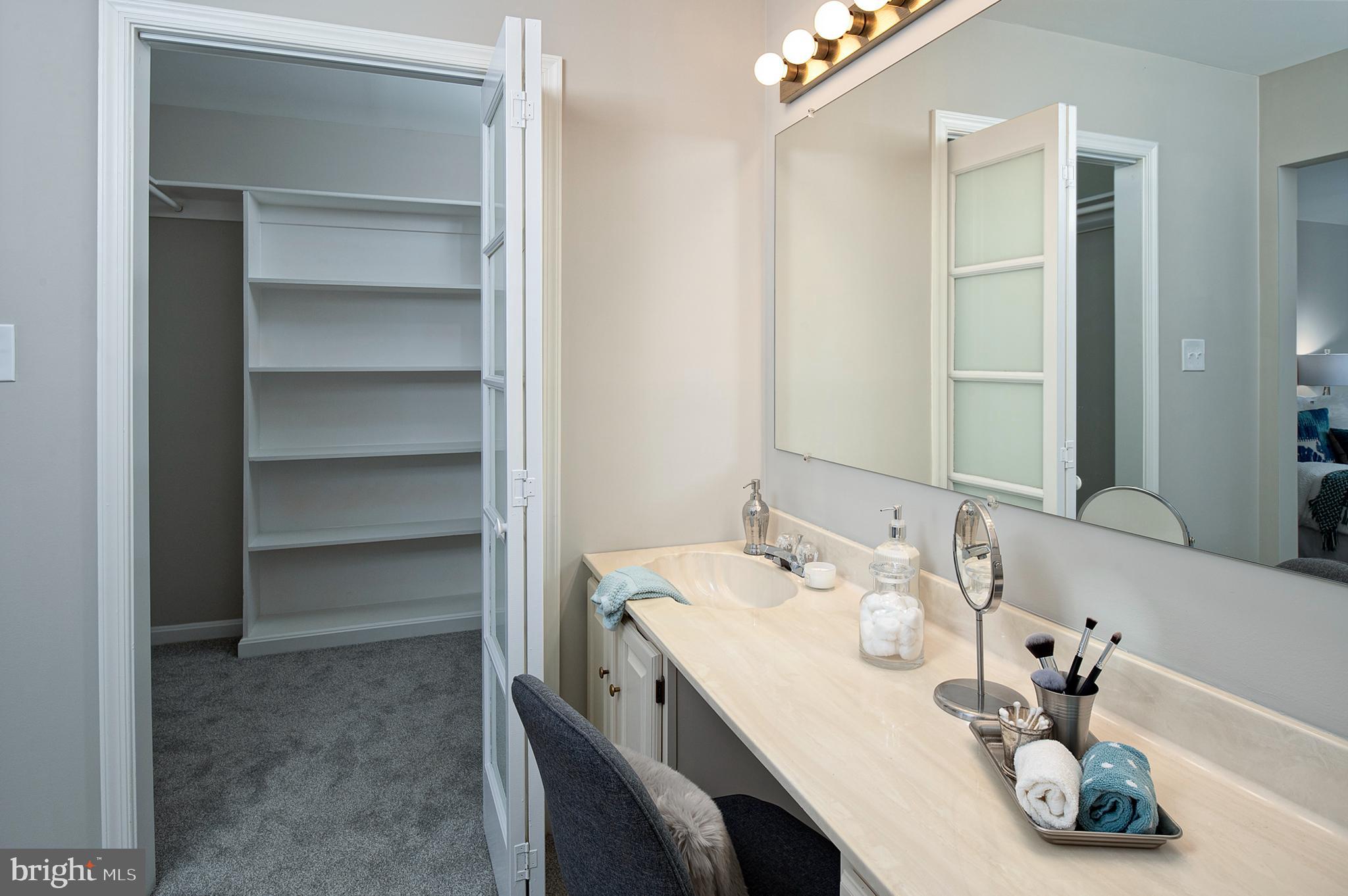 NAPLES MANOR - Residential