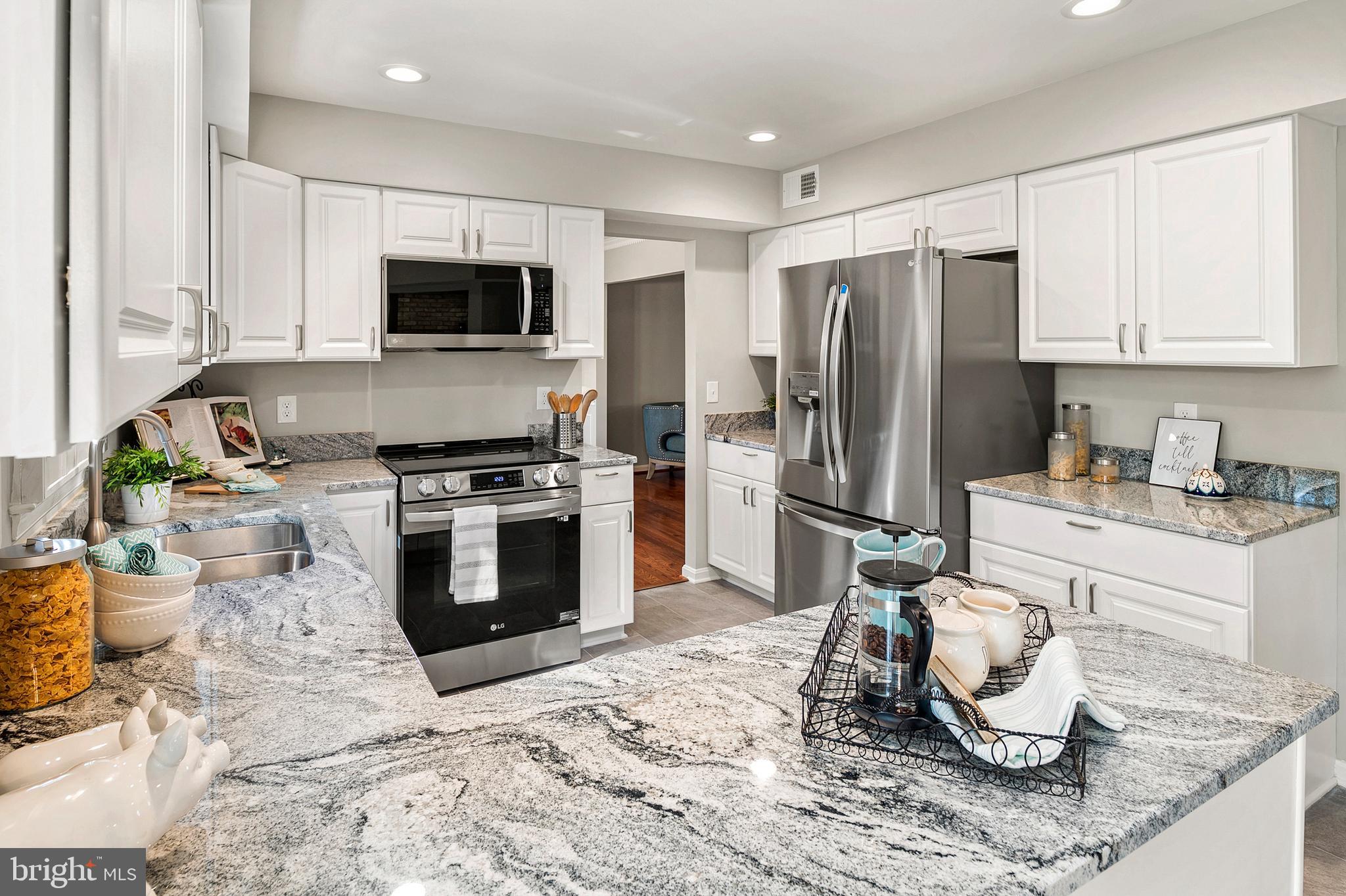 NAPLES MANOR - Residential