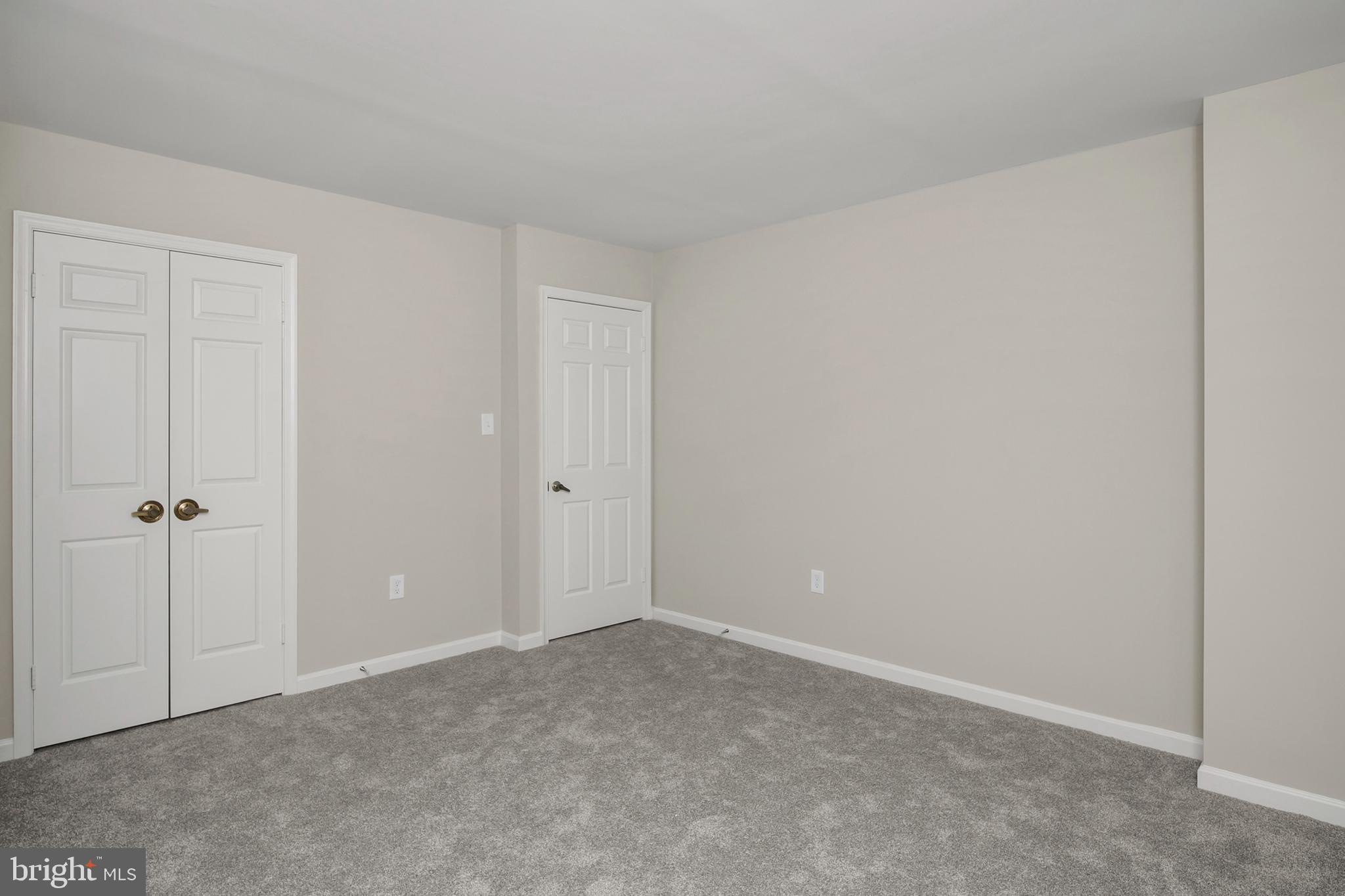 NAPLES MANOR - Residential