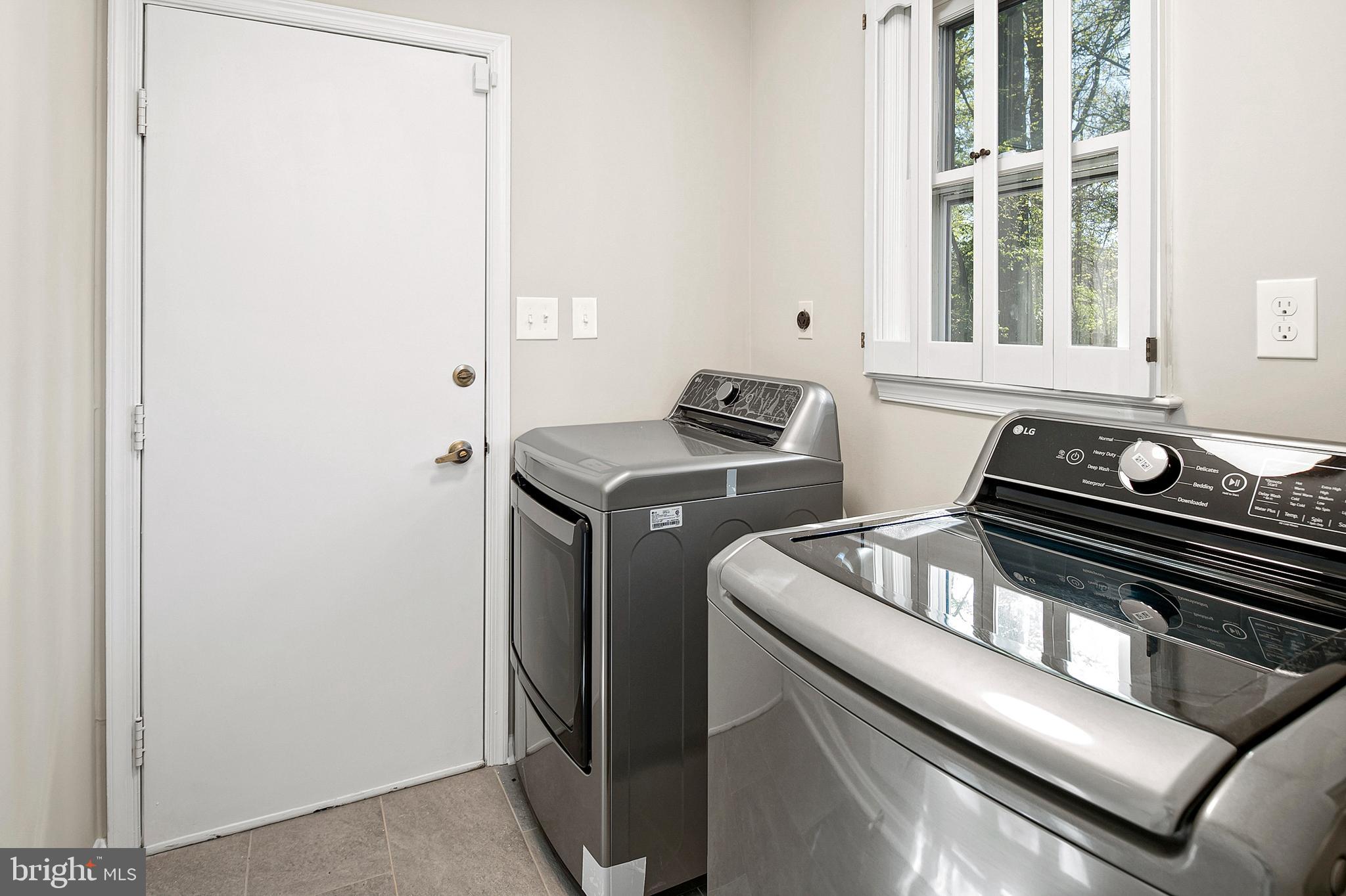 NAPLES MANOR - Residential