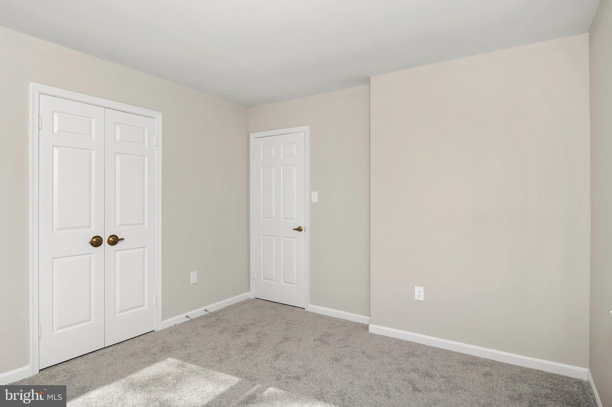 NAPLES MANOR - Residential