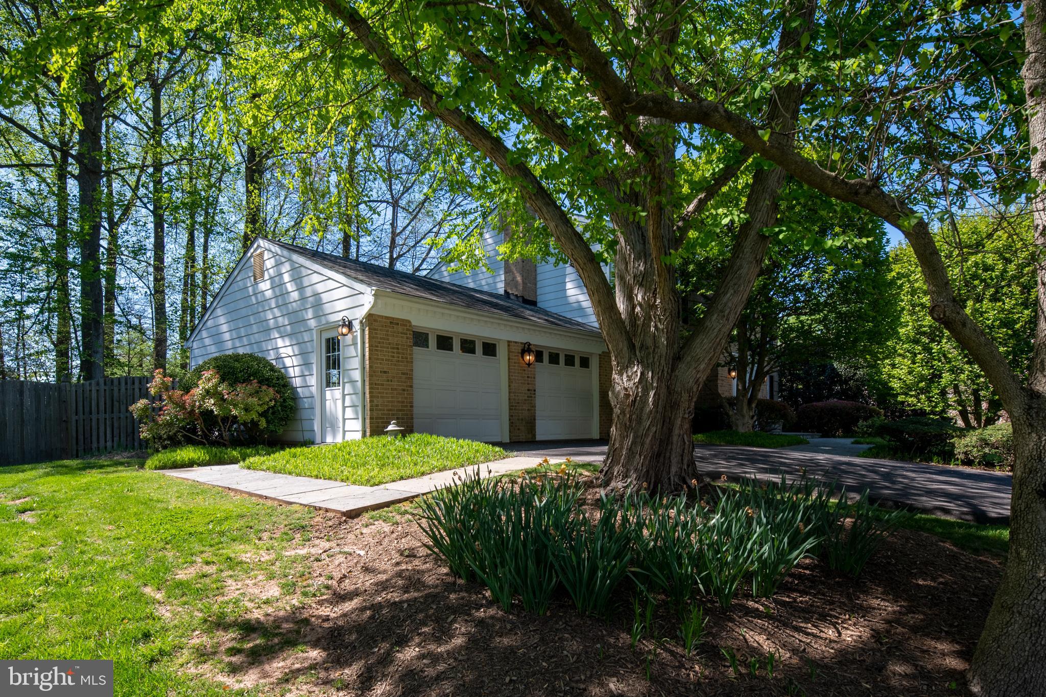 NAPLES MANOR - Residential