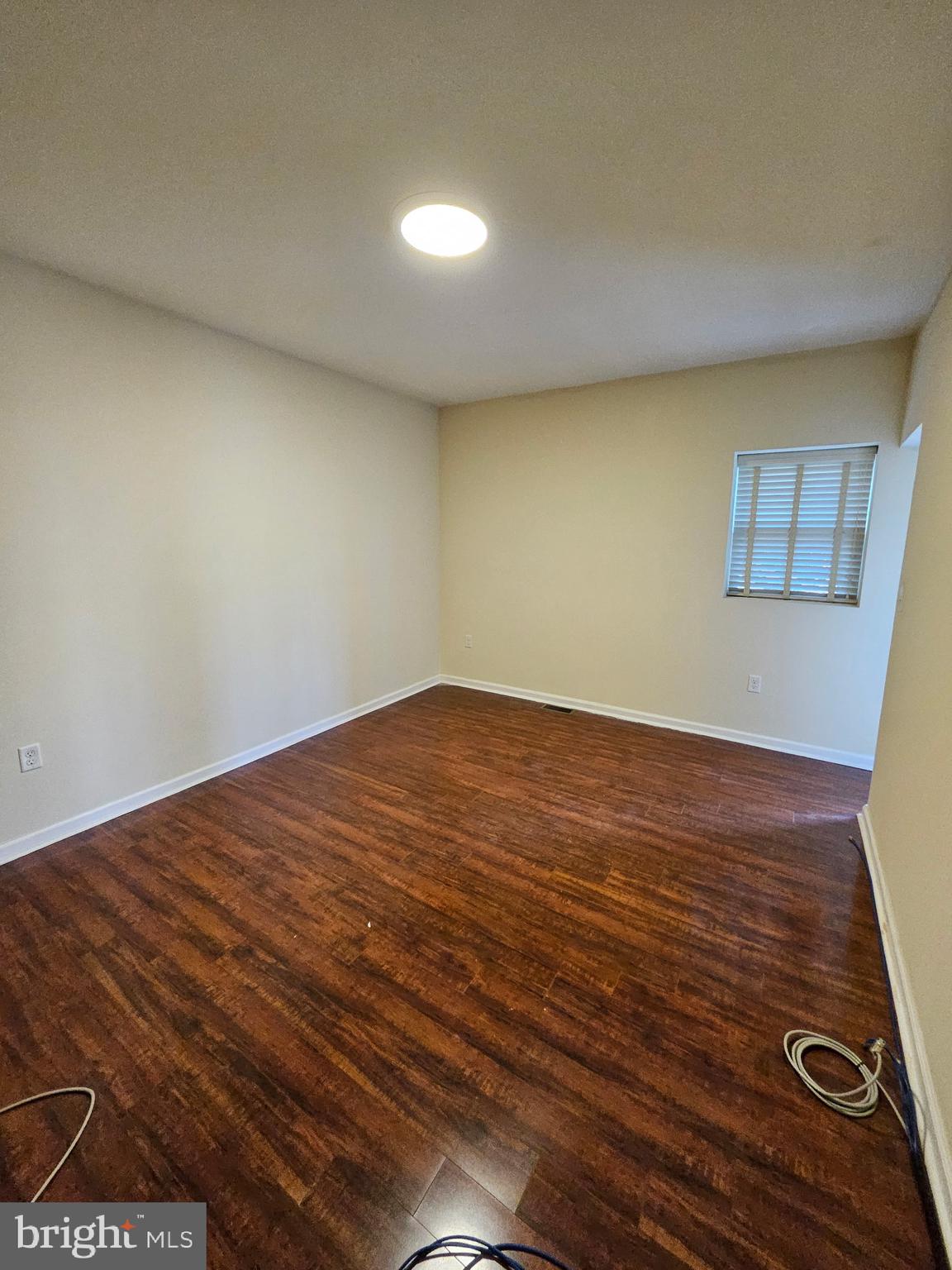 EAST FALLS - Residential Lease