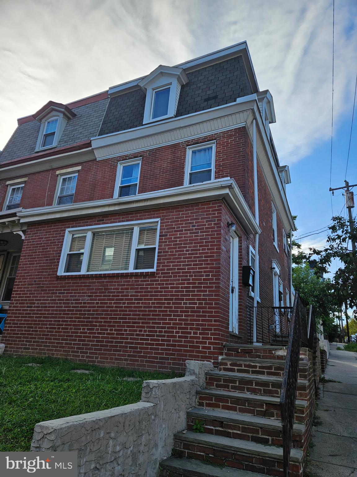 EAST FALLS - Residential Lease