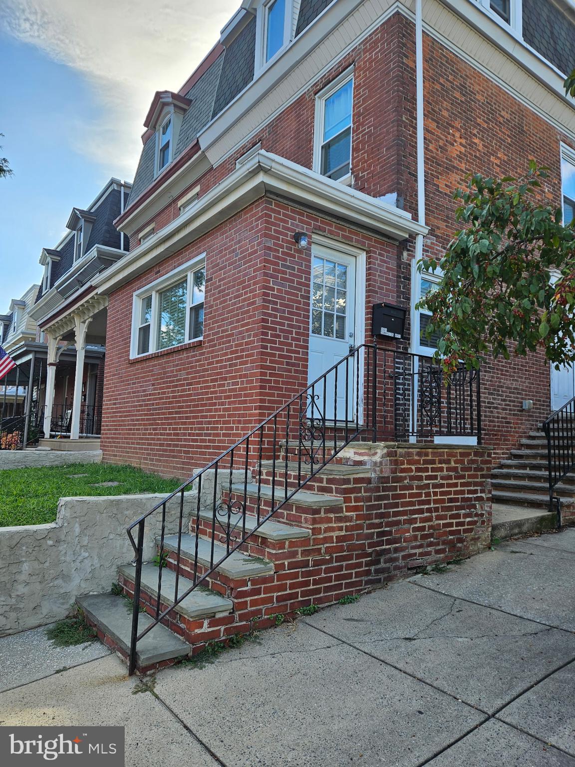 EAST FALLS - Residential Lease