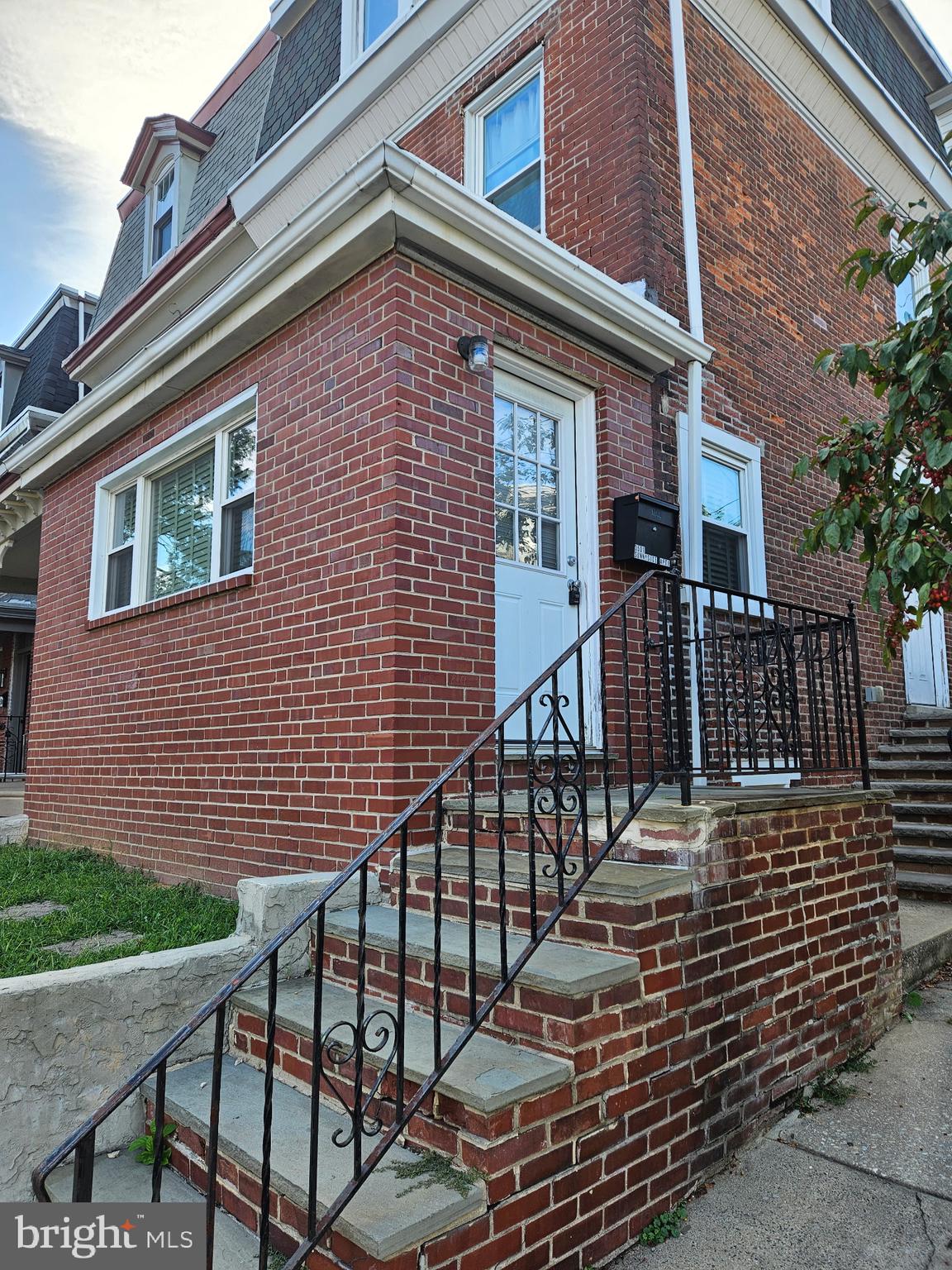 EAST FALLS - Residential Lease