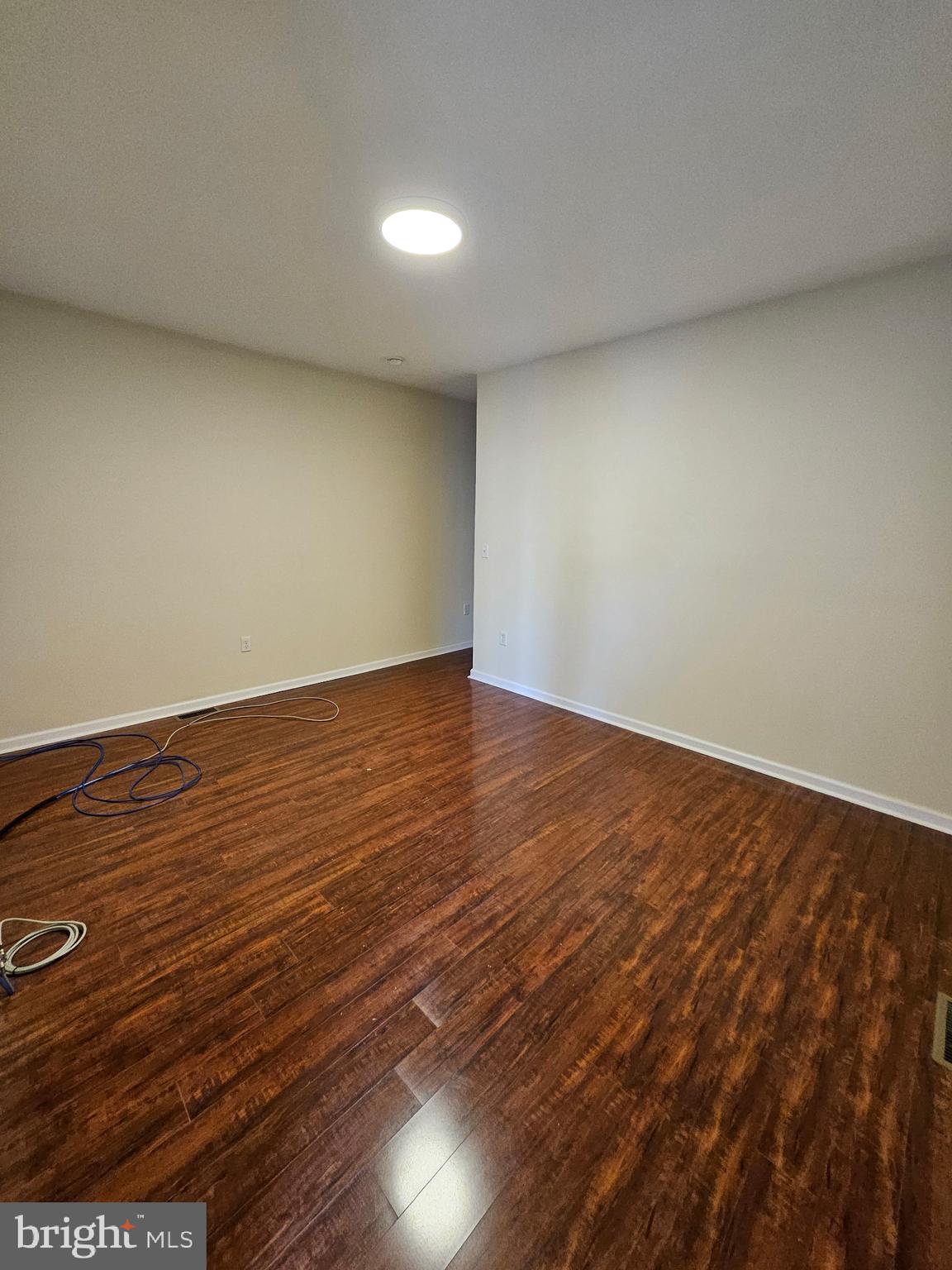 EAST FALLS - Residential Lease