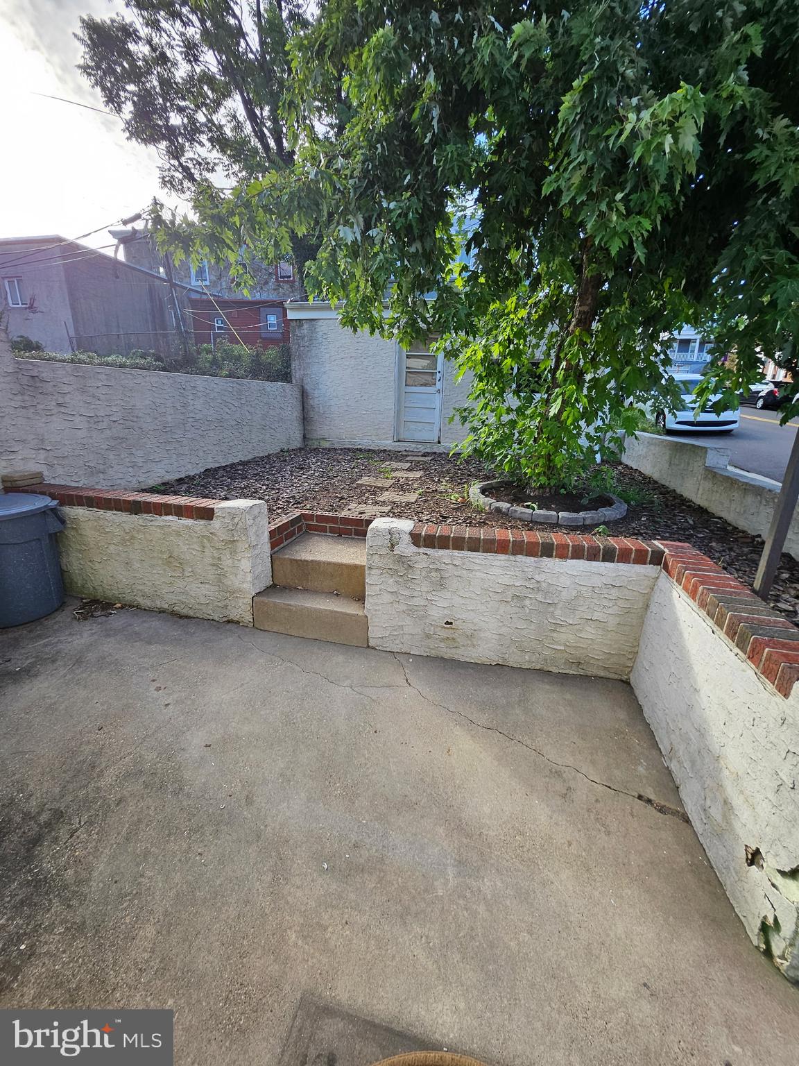 EAST FALLS - Residential Lease