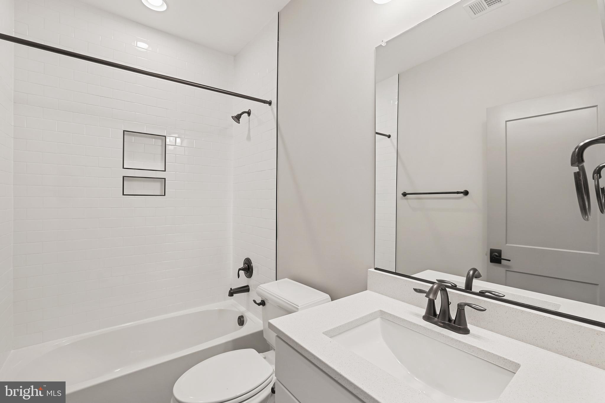 BRADDOCK WOODS - Residential