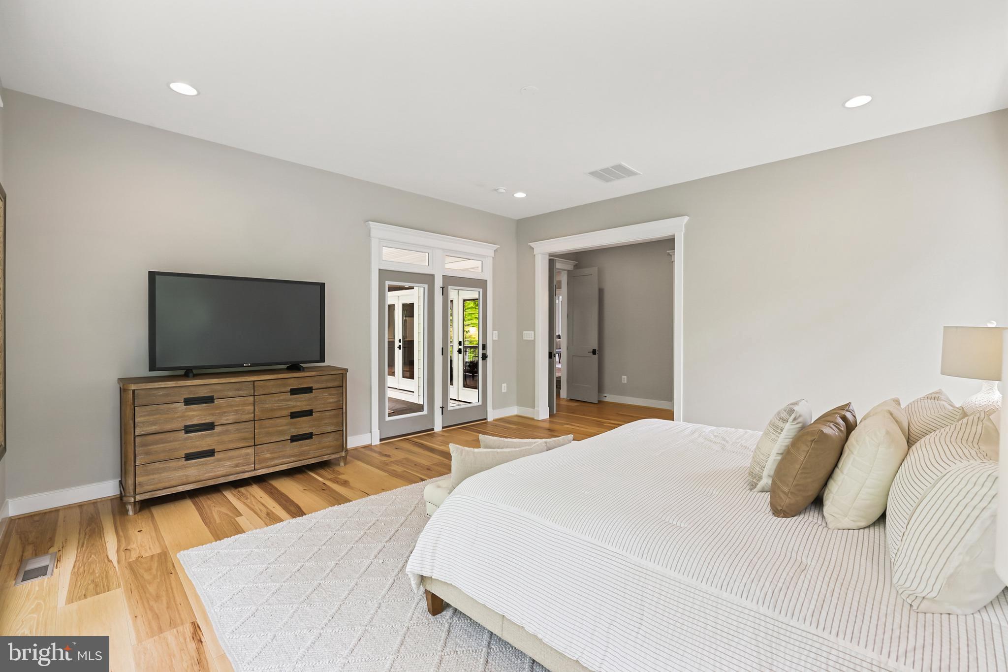 BRADDOCK WOODS - Residential