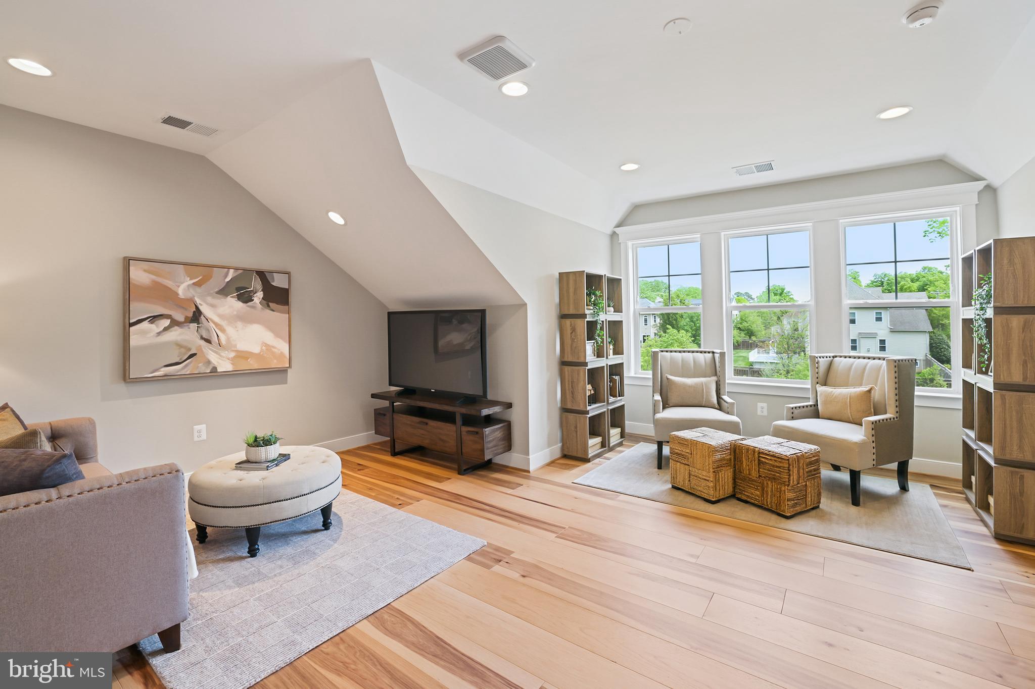 BRADDOCK WOODS - Residential