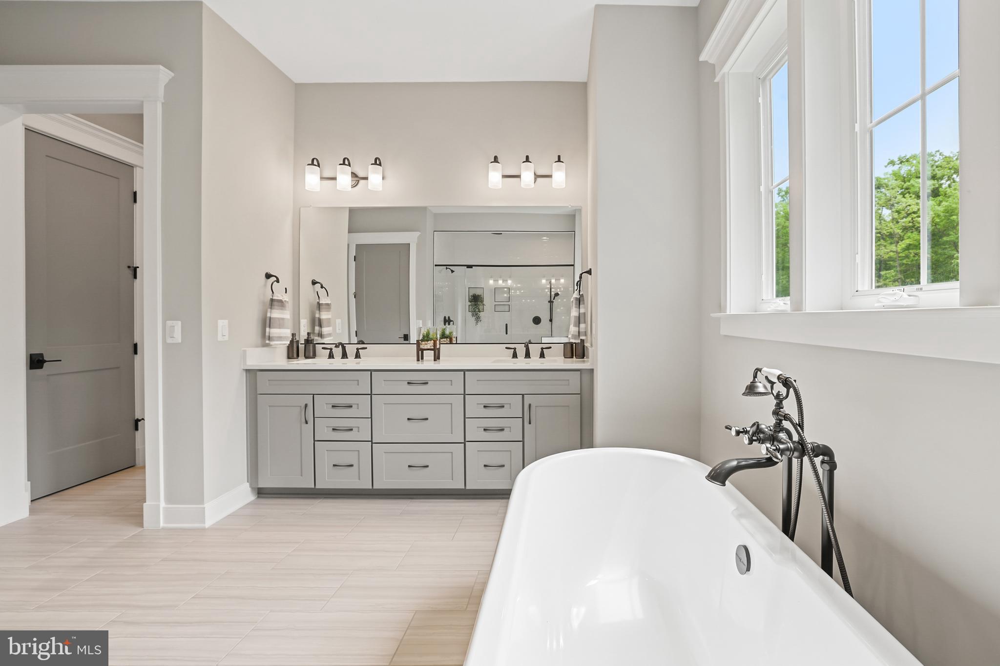 BRADDOCK WOODS - Residential