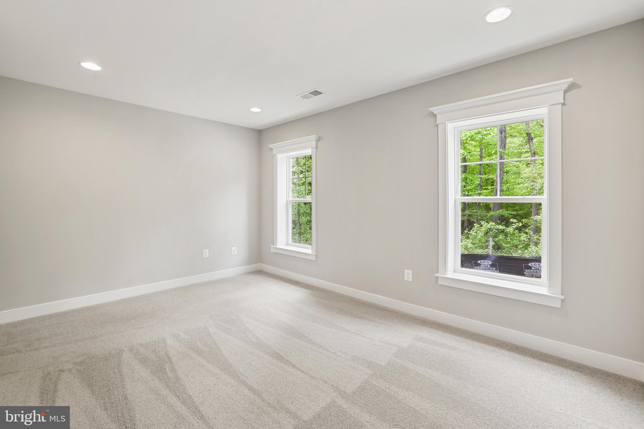 BRADDOCK WOODS - Residential