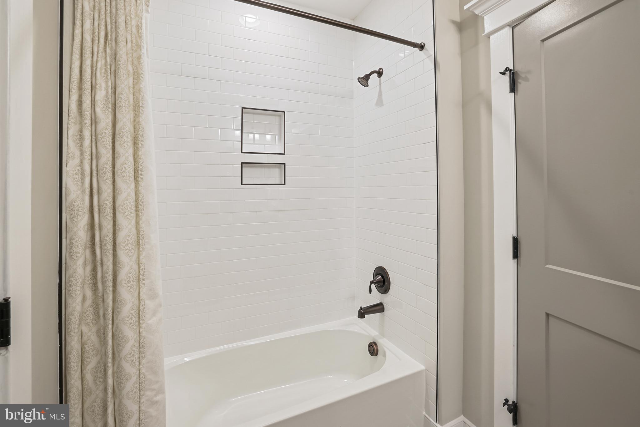 BRADDOCK WOODS - Residential