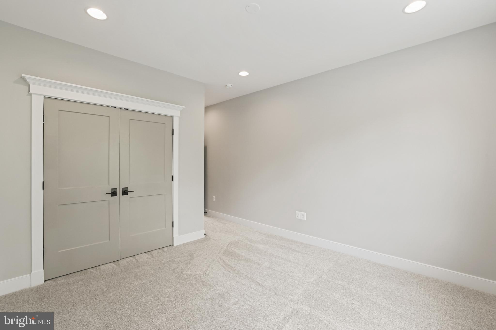 BRADDOCK WOODS - Residential