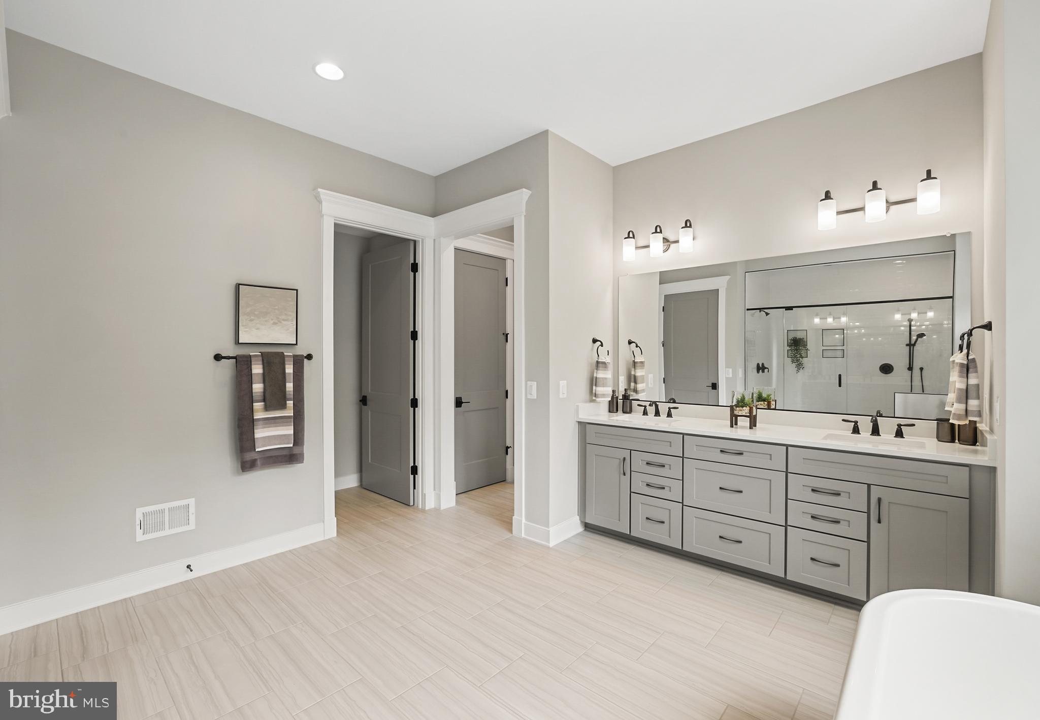 BRADDOCK WOODS - Residential