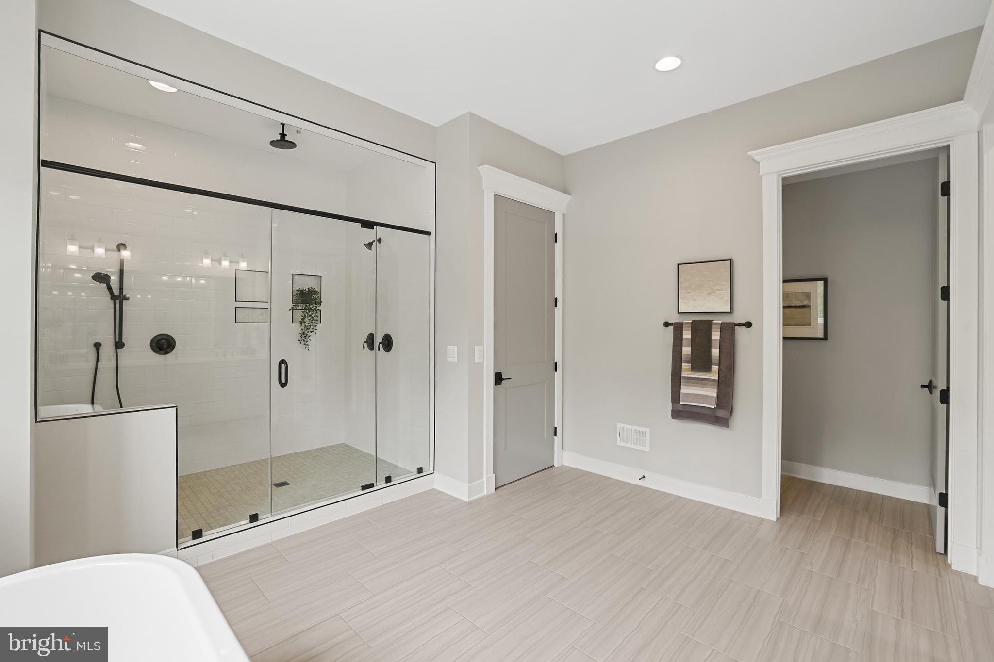 BRADDOCK WOODS - Residential