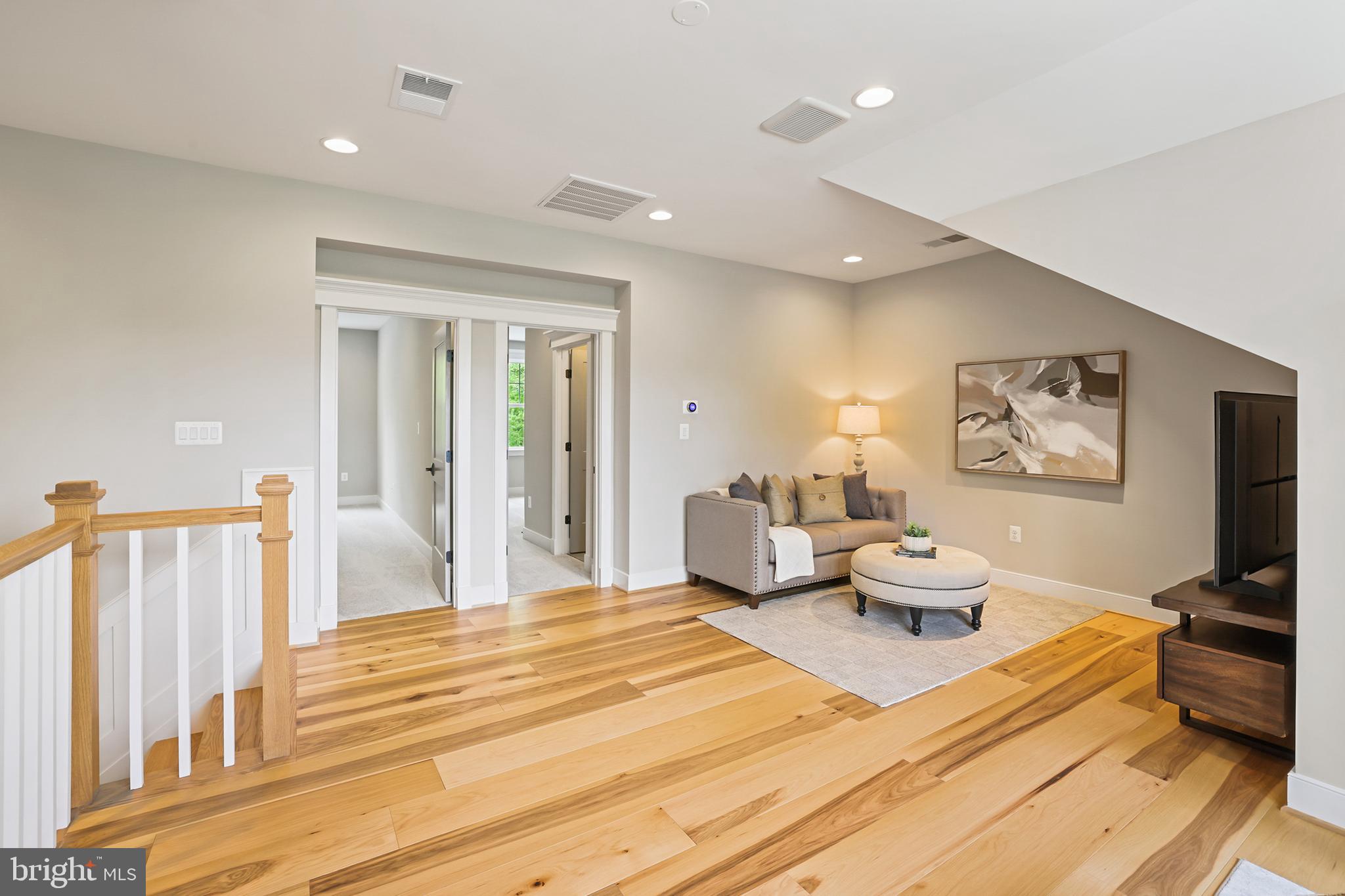 BRADDOCK WOODS - Residential