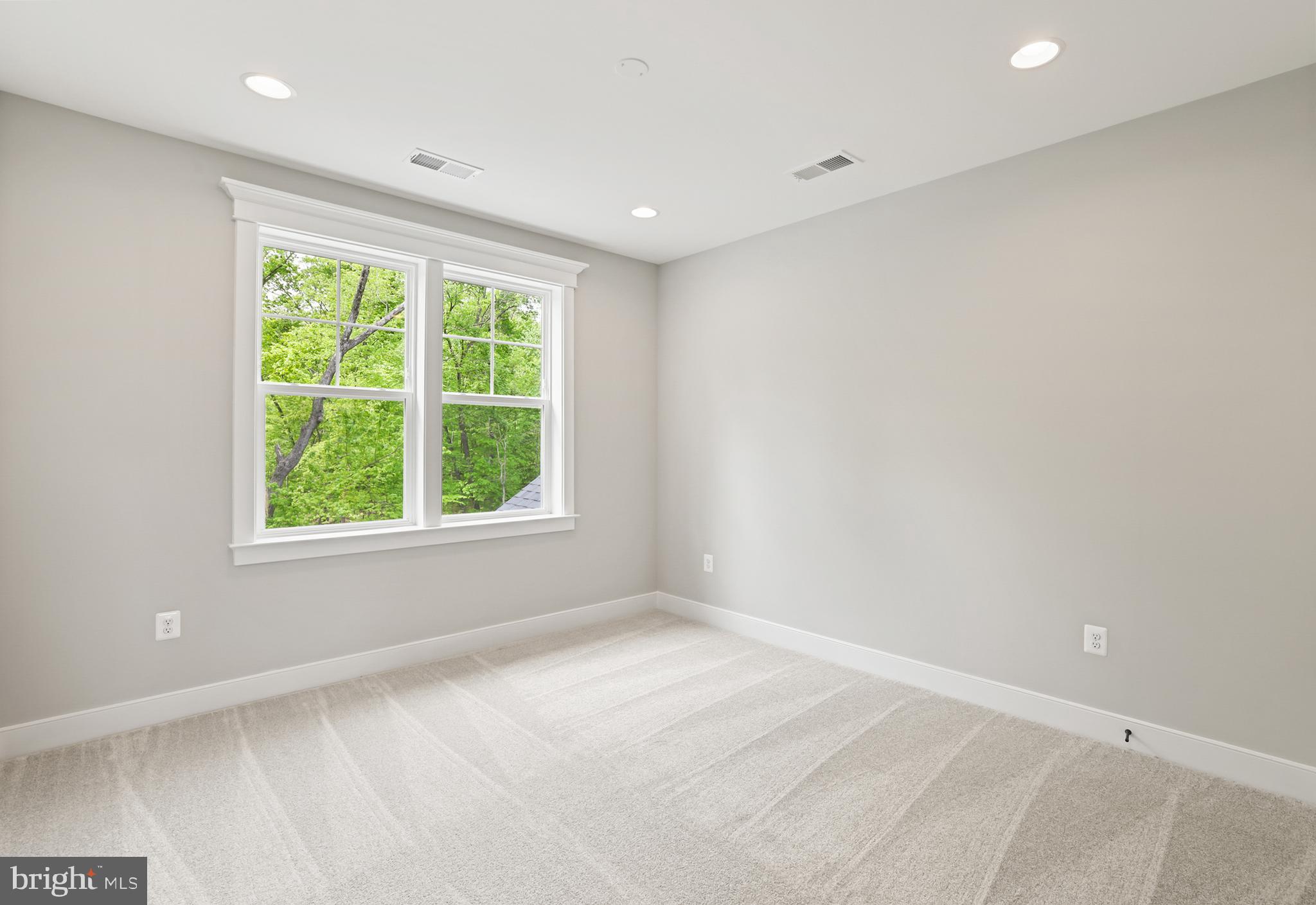 BRADDOCK WOODS - Residential