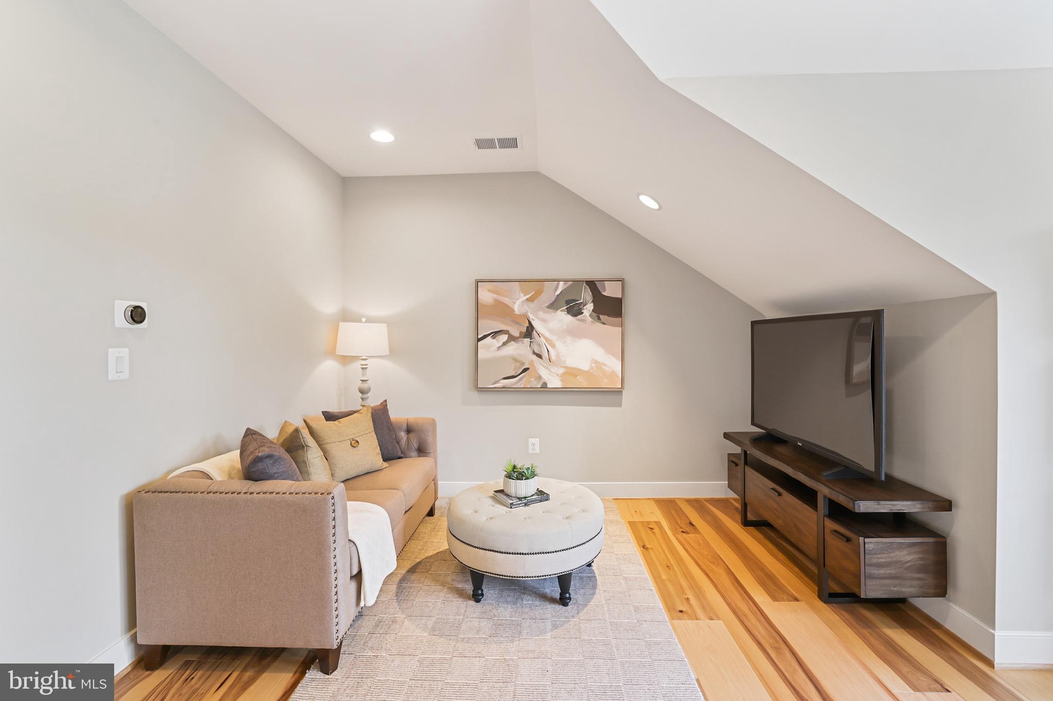 BRADDOCK WOODS - Residential