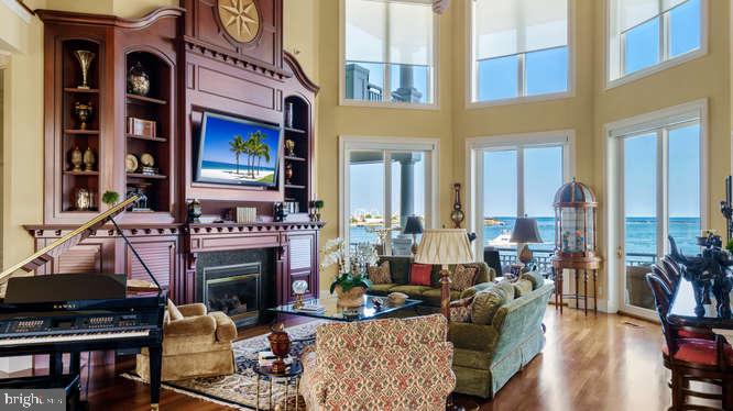 MARTHA'S  LANDING - Residential