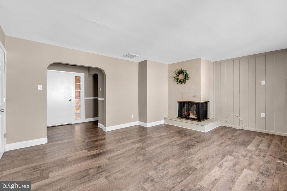 27 LITLE AVENUE