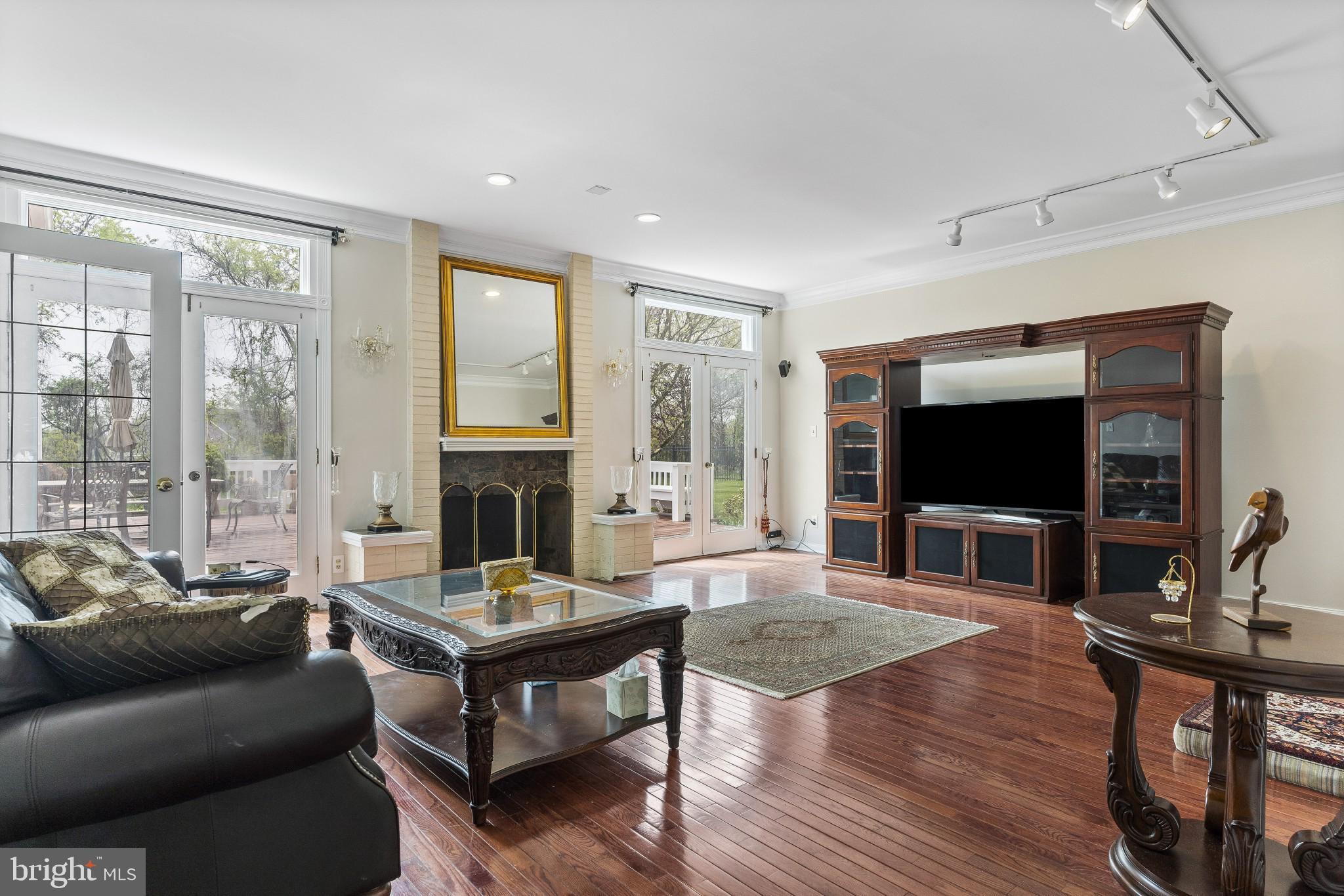 DARNESTOWN OUTSIDE - Residential