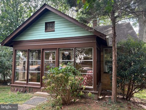 217 MOORE AVENUE SE VIENNA VA 22180