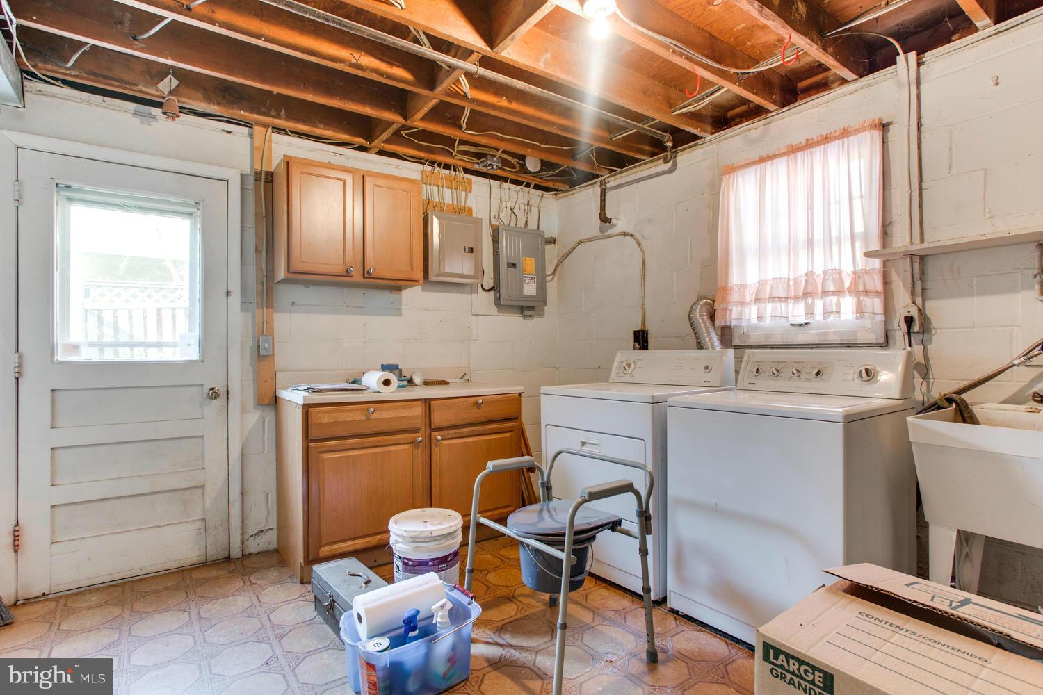 FAIRFAX VILLA - Residential