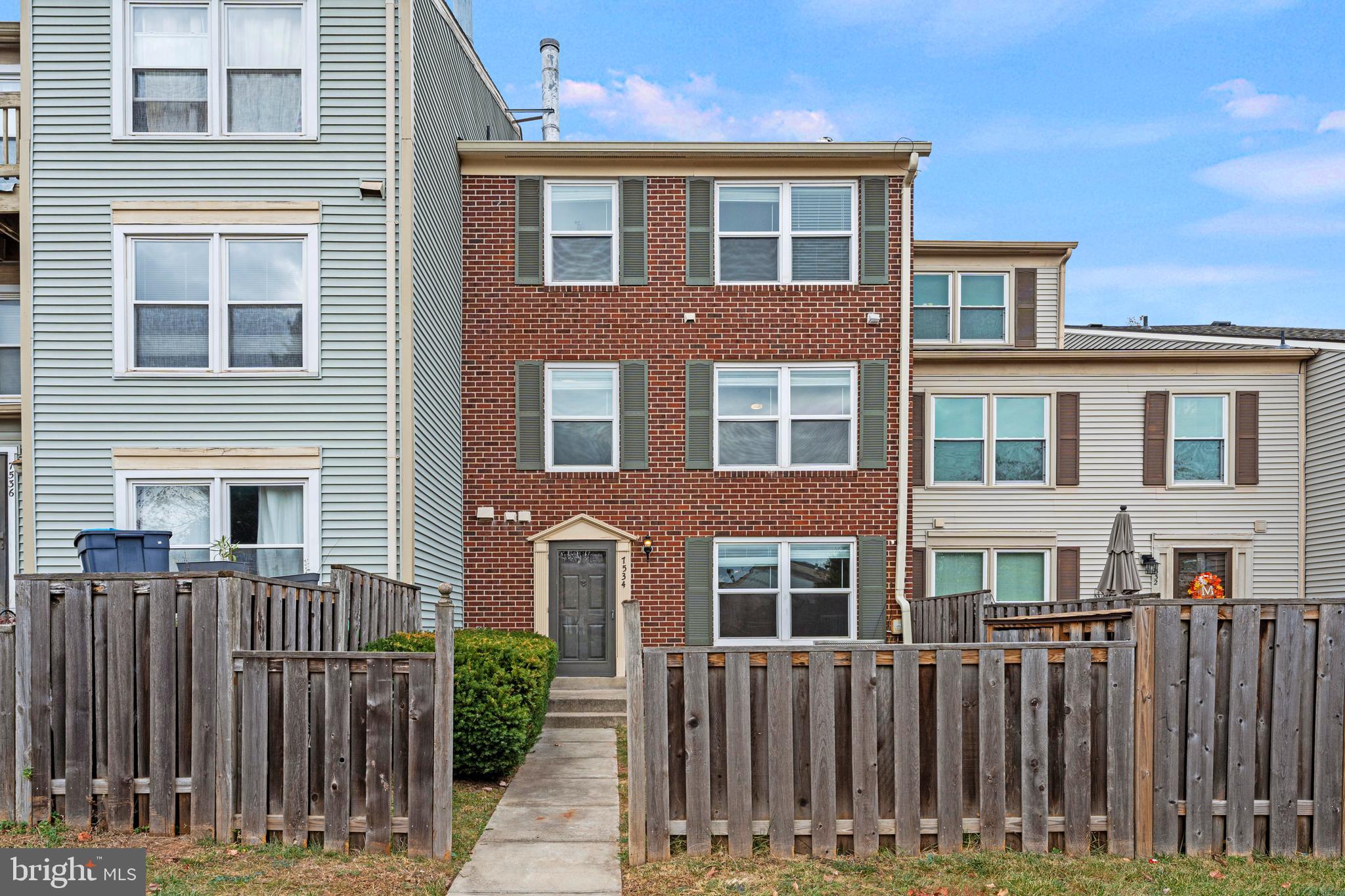 STONINGTON CONDOMINIUMS - Residential Lease