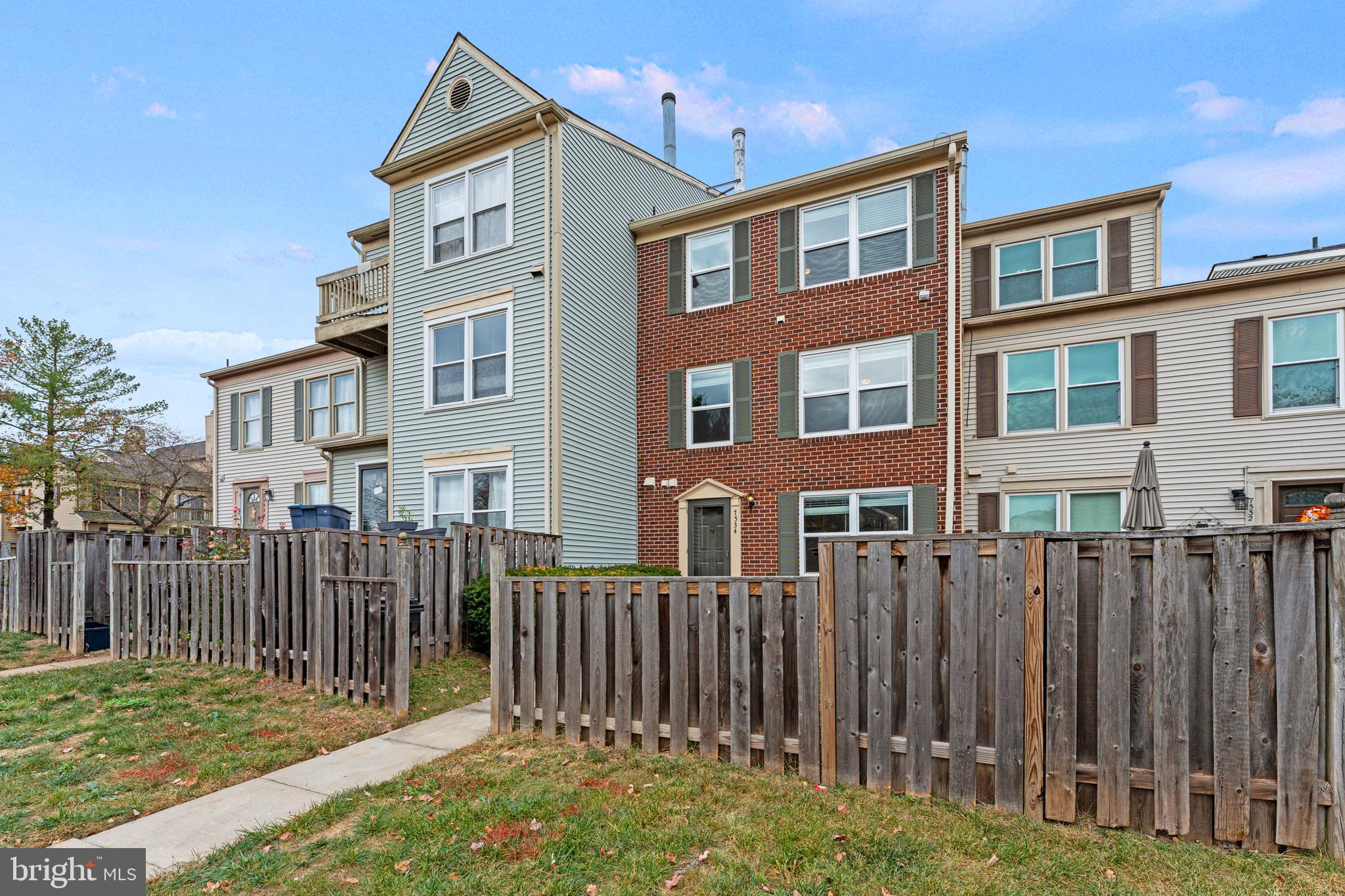 STONINGTON CONDOMINIUMS - Residential Lease