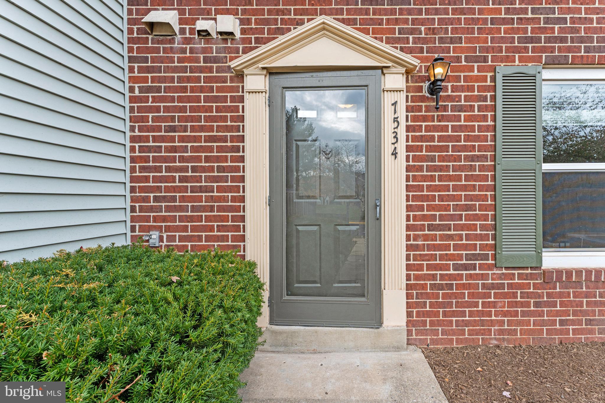 STONINGTON CONDOMINIUMS - Residential Lease