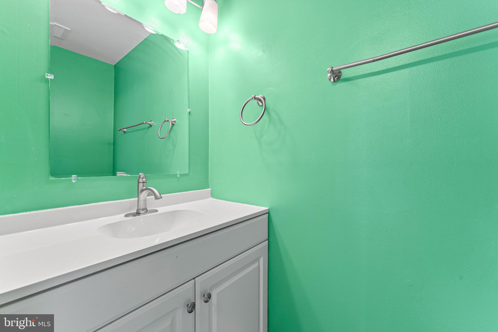 STONINGTON CONDOMINIUMS - Residential Lease