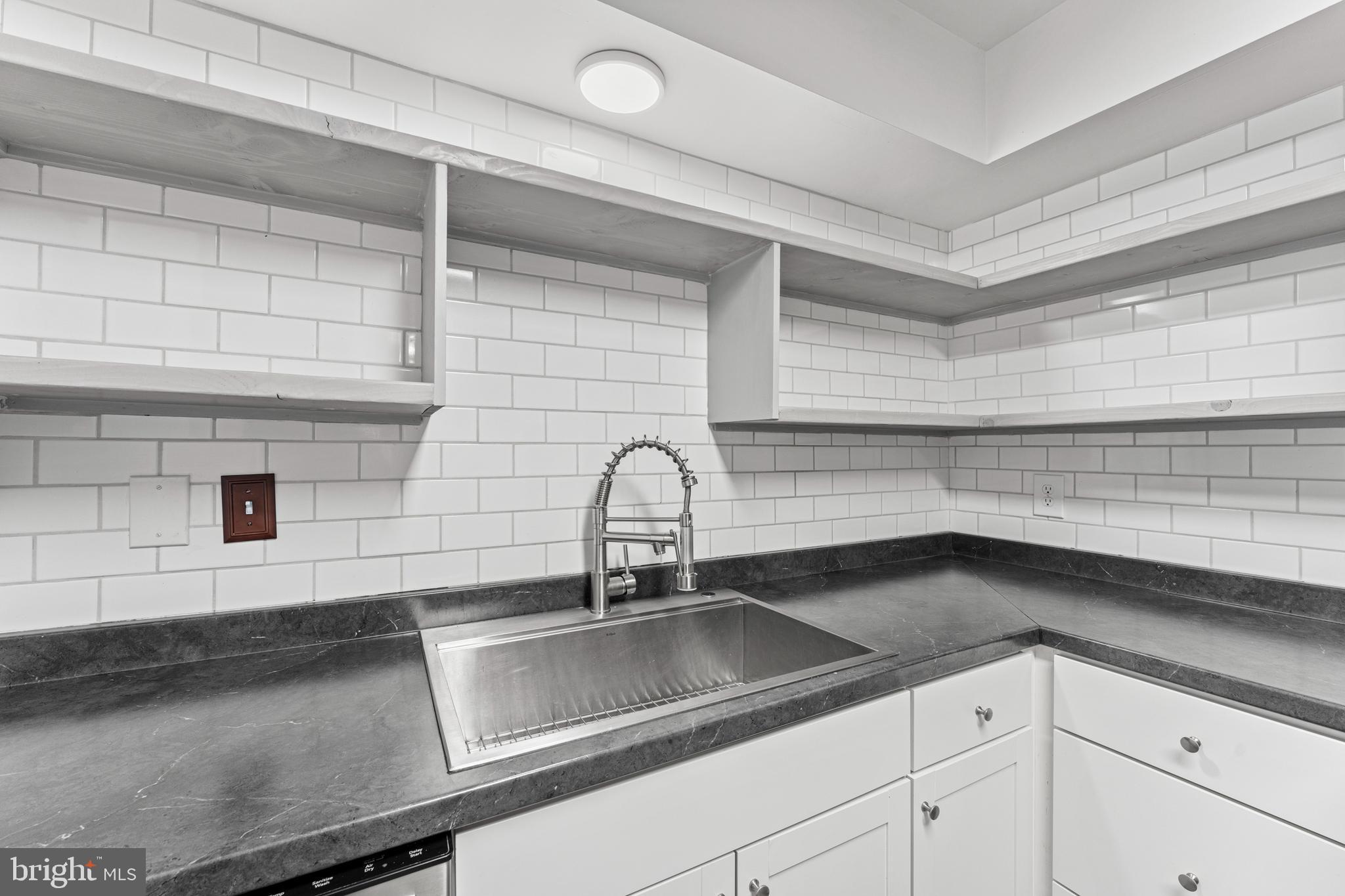 STONINGTON CONDOMINIUMS - Residential Lease